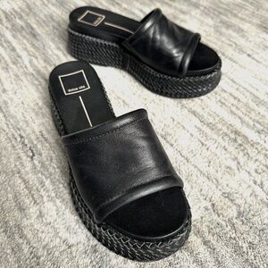 Dolce Vita black Wymsyn Flatform Size 6 leather slides